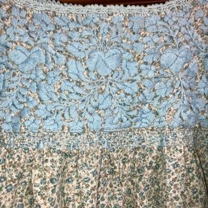 Mi golondrina Top ruffle sleeves hand embroidered Size XS